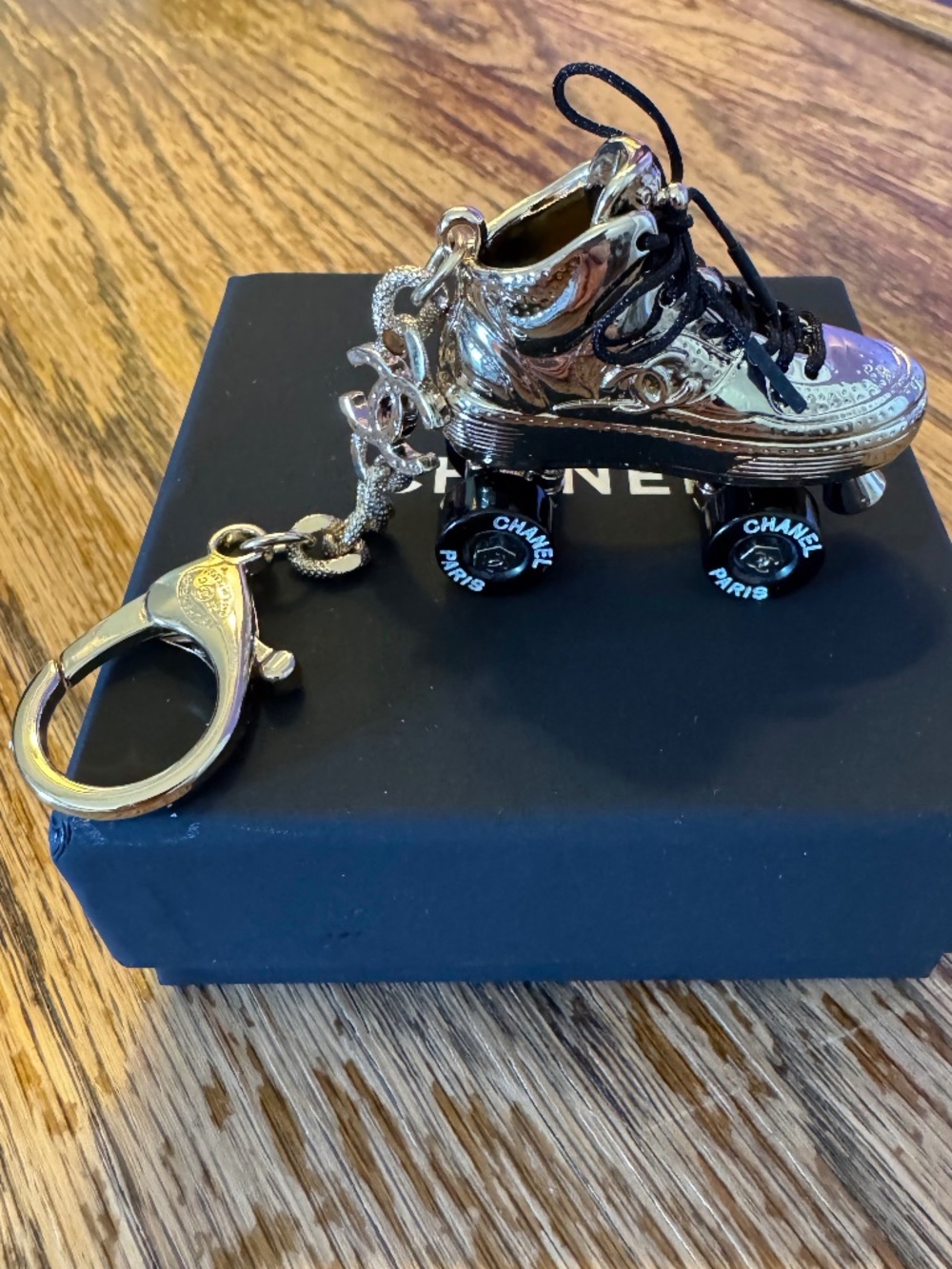 LIMITED EDITION SUPER RARE CHANEL CC GOLD TONE ROLLER SKATE BAG CHARM/KEYCHAIN